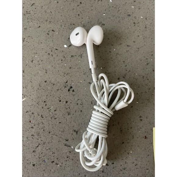 Apple EarPods Lightning Connector In Ear Canal A1748 MWTY3AM/A - Original - Picture 4 of 8